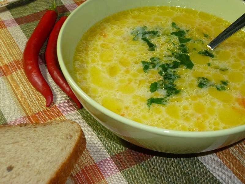 Куриный крем-суп с твердым сыром